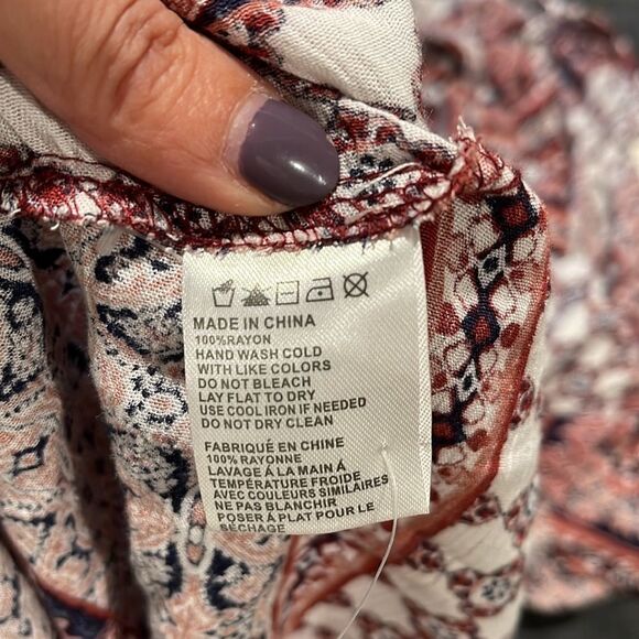 Multi Colored dress with elastic waist. Cut out shoulder. Super cute. Size Small - Picture 7 of 7